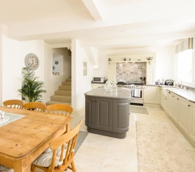 Classic townhouse basement kitchen diner