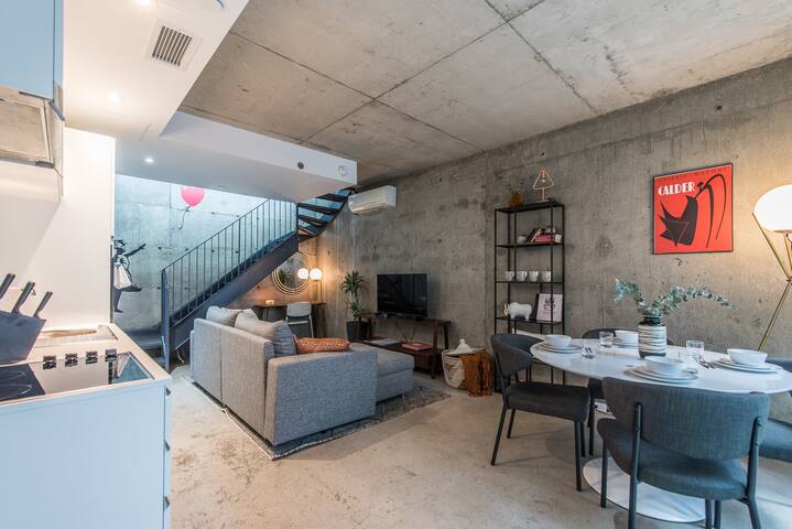 Cozy 2-Floor Loft Downtown MTL, Parking Available!