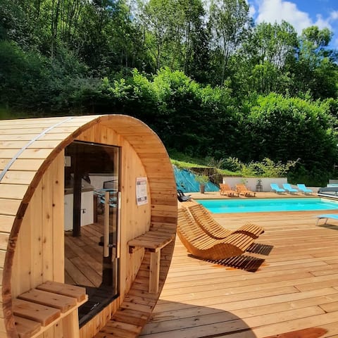 Relaxing with friends in the Pyrenees,  Lourdes