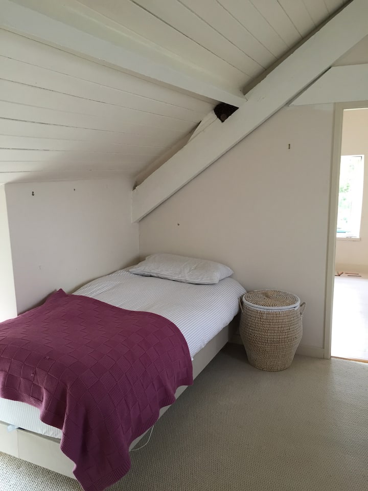 เตียง 8 เมื่อเชื่อมโยงไปถึงพร้อมม่านที่มีตัวเอง