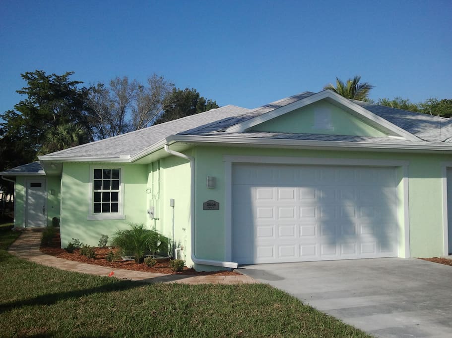 Please see Kapok Villas for photos -both sides are identical… I will be adding more pics soon!
