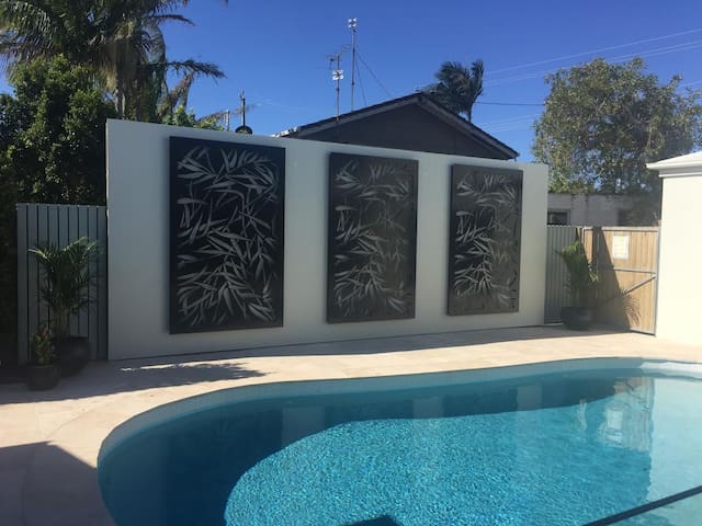 Waterfront Luxury – now available Jan- 4 night min