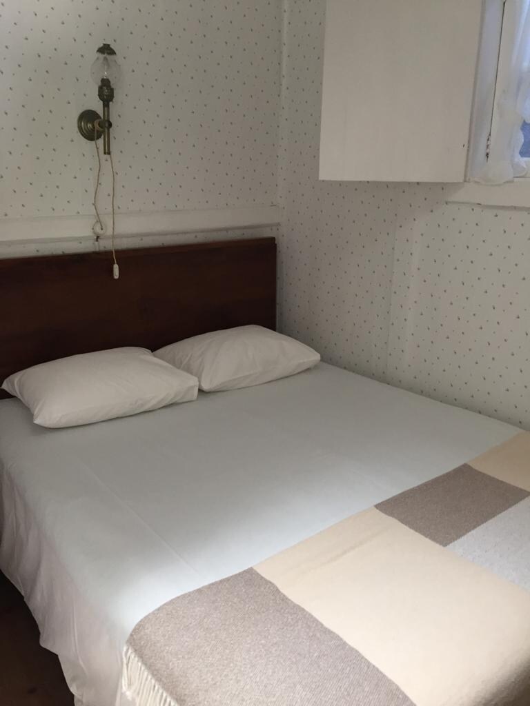 Средна двојна спална соба, гардероба