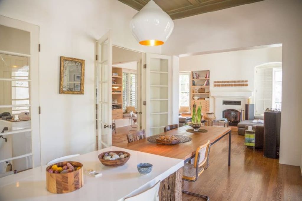 Dining room (upper level)
