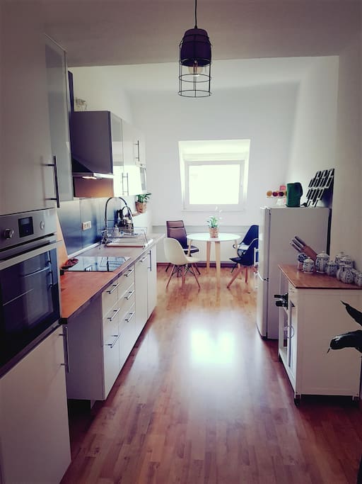 eat-in kitchen