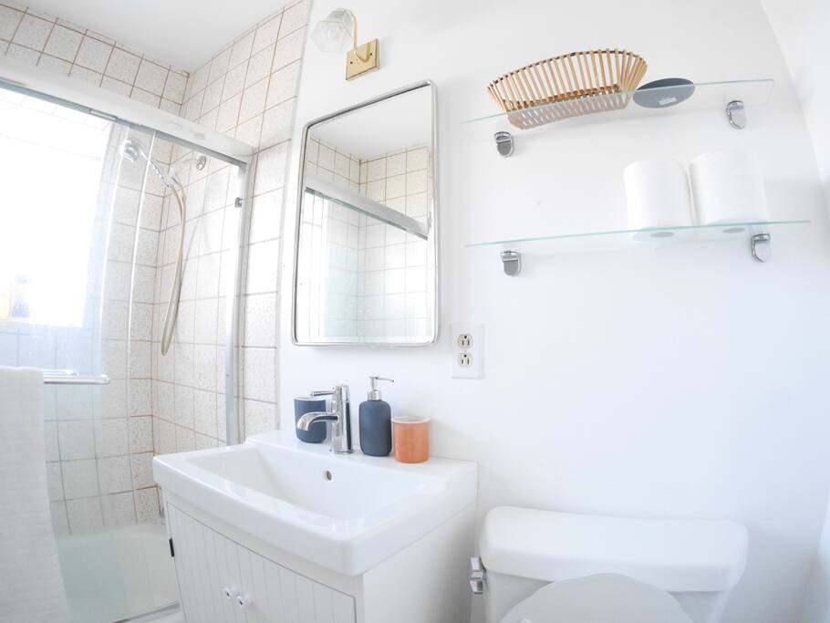 Shared bath with fresh towels and linens provided during your stay.