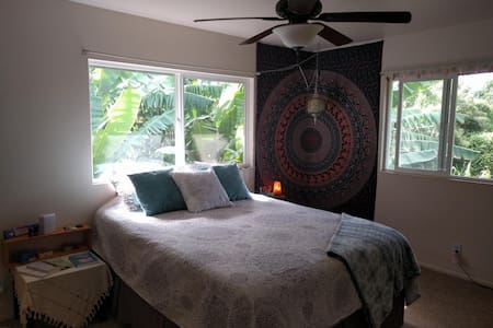 Haleiwa Central Duplex - No Short-Term Rentals