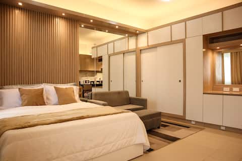 Relax in our stylish and chic: Casa Elia!