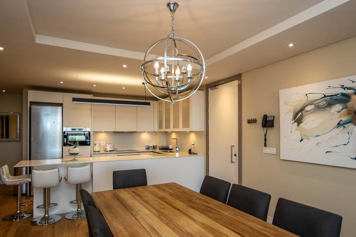 Stylish Two Bedroom Apartment in The Glengariff. gallery image 3