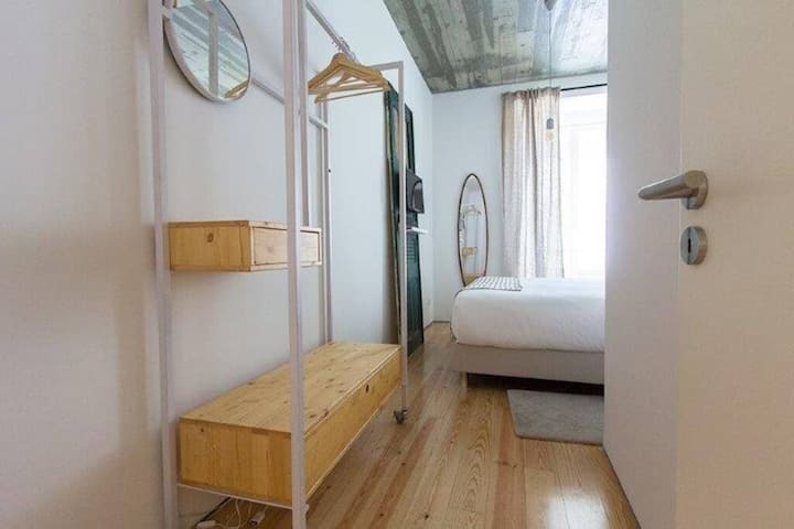 Rooms: Bedroom