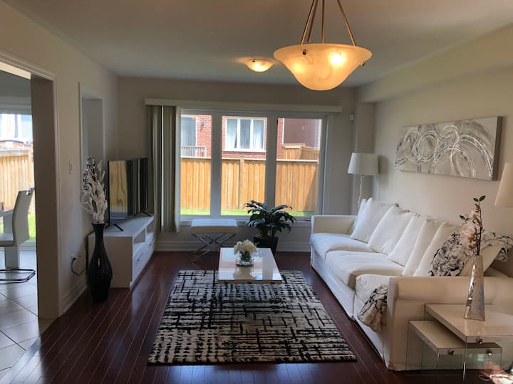 Luxury detached Home Near Toronto Houses for Rent in Milton, Ontario