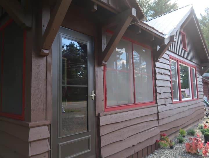 Dukes Cabin free Wifi/Lake placid 5 minutes away! Houses for Rent in