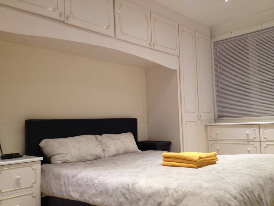 Bedroom pic 1