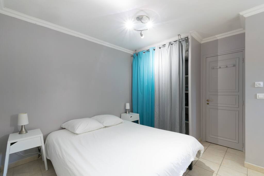 Bedroom space with 160x200 sofa bed