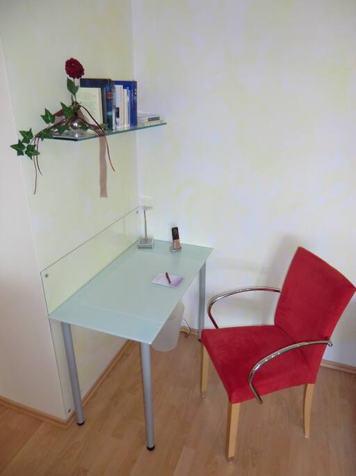 Schreibtisch