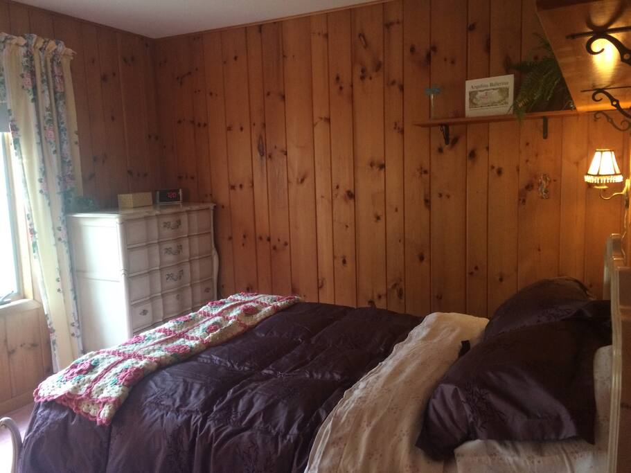 Room 1 Double bed (private)