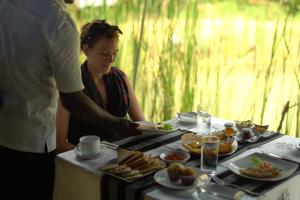 Outdoor breakfast 3