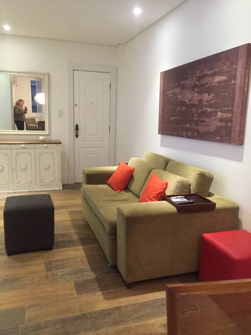 Sofa cama para duas pessoas.