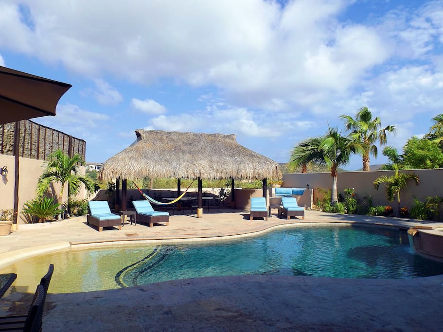 pool, jacuzzi, palapa bbq, ping pong ,fire pit