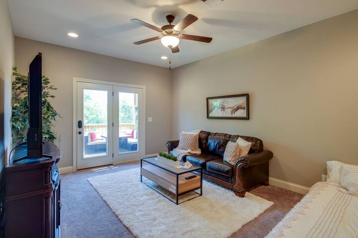 Relaxing lake views near DT Nashville & Airport gallery image 3