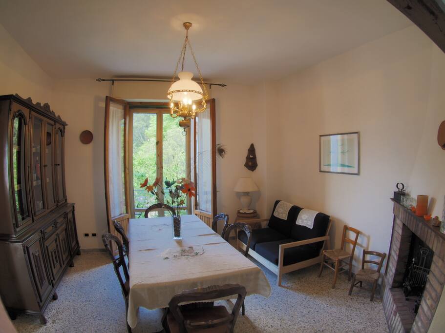 AMPIO SOGGIORNO CON PORTAFINESTRA PER TERRAZZA