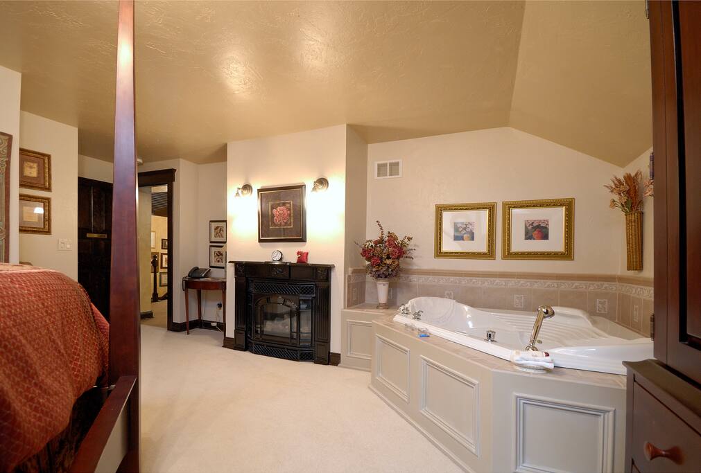 Double Spa-Jetted Whirlpool Tub