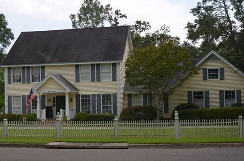 Midtown, family friendly and spacious!