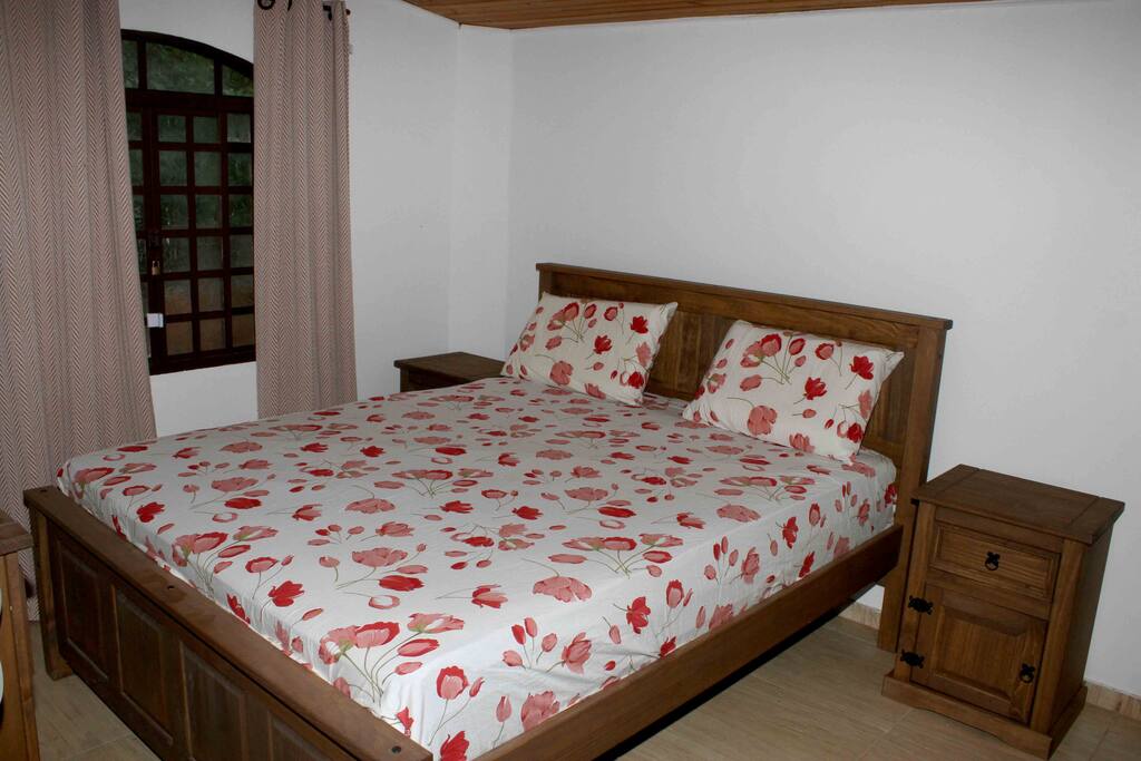 Quarto com cama de casal
