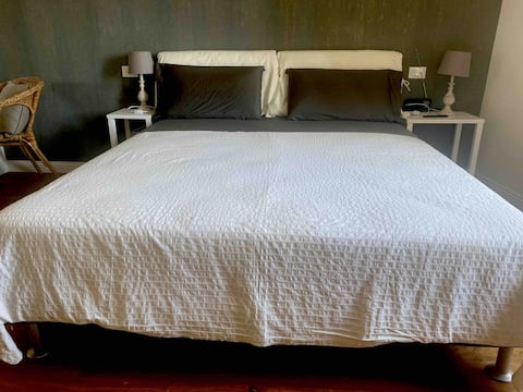 Popular Airbnb listing: In the palace of Napoleon's first admiral. in Rio