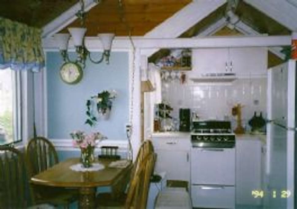 Kitchen dining area