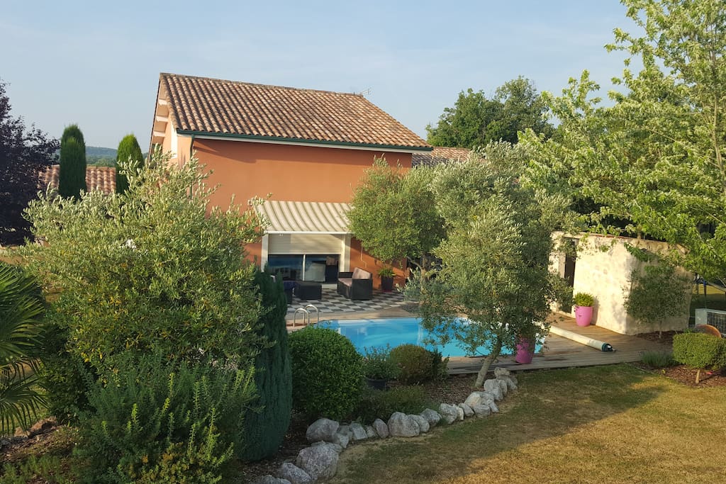 Terrasse et piscine chauffée exposé plein sud