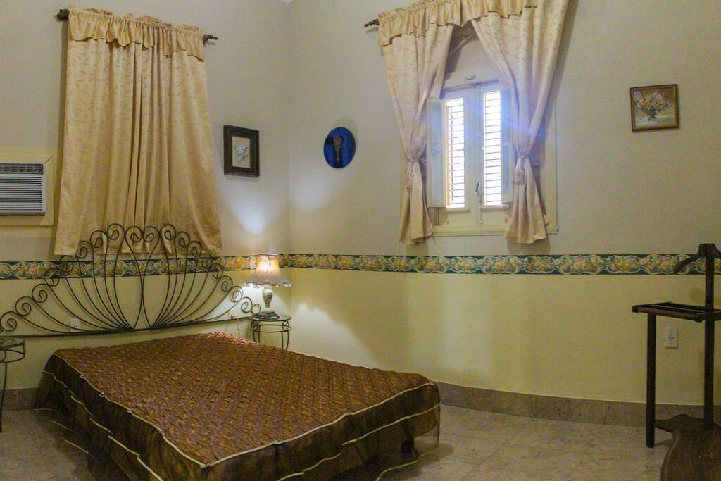 Ofrecemos servicio de limpieza y cambio de sábanas y ropa de cama.