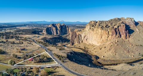 Smith Rock Nest - Steps to the Park!