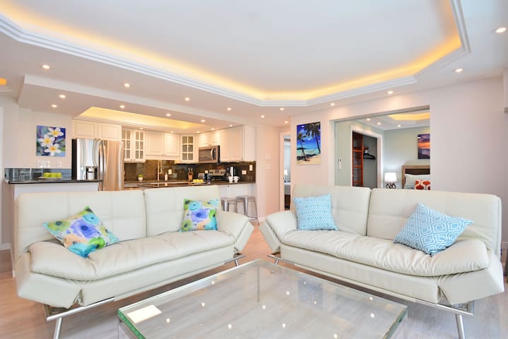 <0.1 mile to Waikiki beach/washer dryer/parking