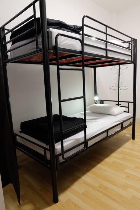 no eats and drinks inside the room