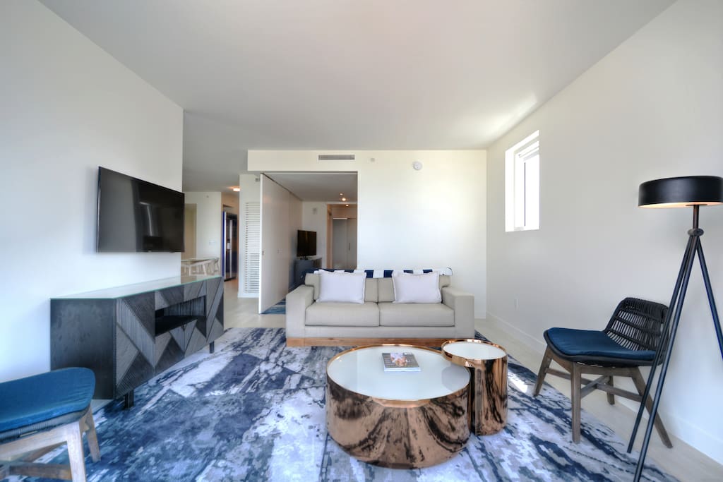 3RD BEDROOM/DEN OR A 2ND LIVING ROOM AREA