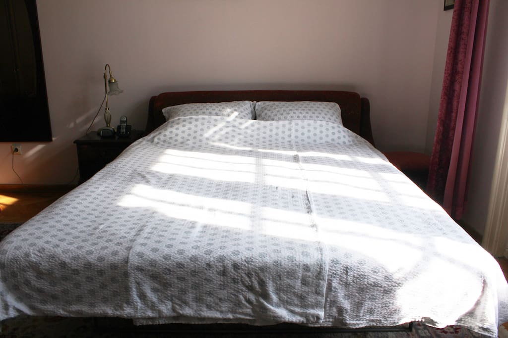 Queen size bed in bedroom 1