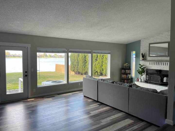 Beautiful Retreat On The Lake - Moses Lake, WA