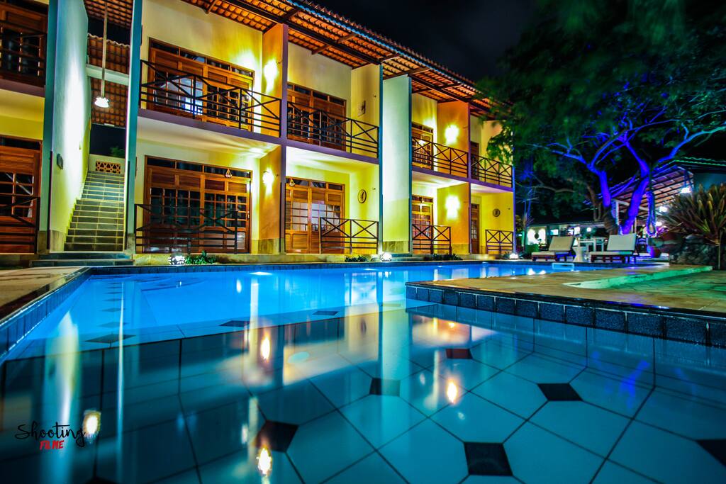 QUARTOS SUPERIOR E DELUXE COM VARANDA E REDE VOLTADOS PARA A PISCINA