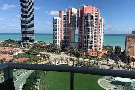 Ocean View Condo Sunny Isles Beach w/ Parking