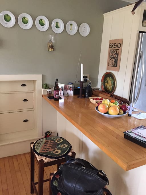 Informal breakfast bar.