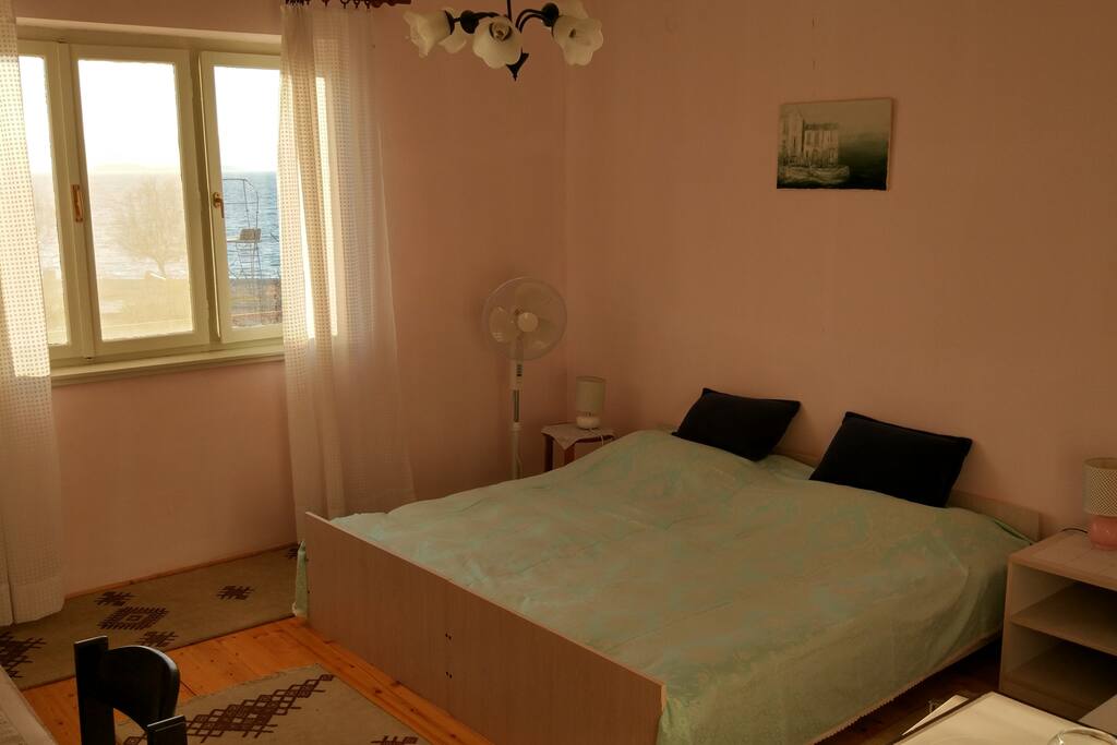 Bedroom_upstairs_1