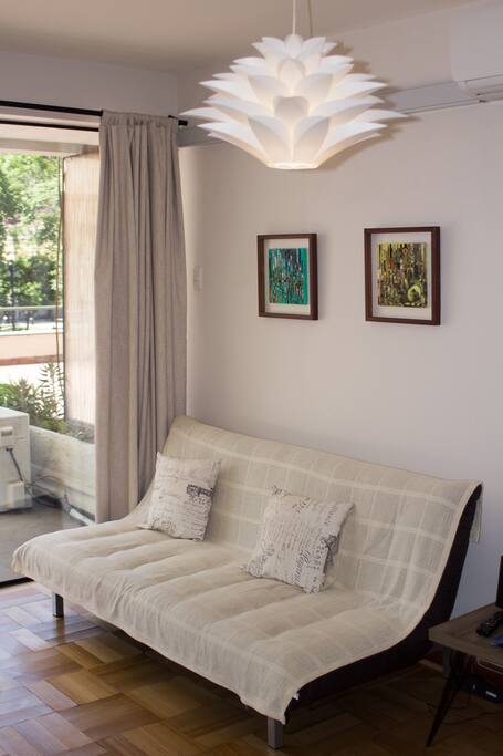 Living comedor tv cable wifi aire acondicionado con salida a la terraza
