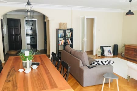 Nice Flat in a Pleasant Street With Sea View