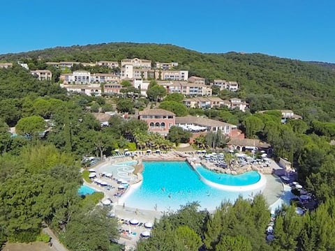 Successful Airbnb property: 4-person apartment overlooking St Tropez 1105 in Grimaud