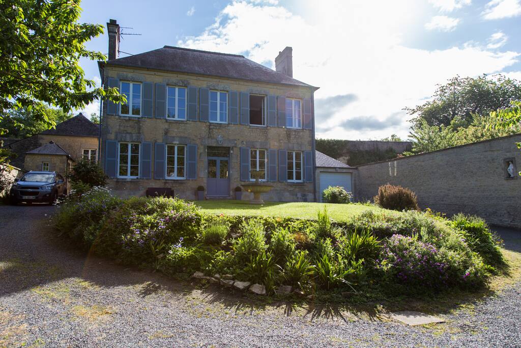 facade du Domaine le Hutrel