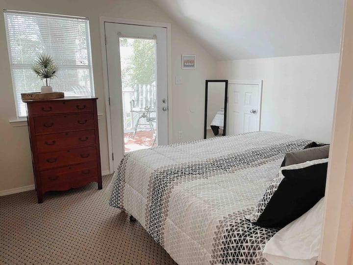 Upstairs guest bedroom with King-sized bed  and with outdoor deck