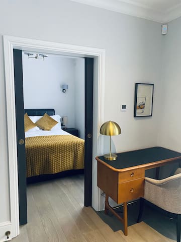 Marylebone Stunning 3-Bedroom Mews House gallery image 2