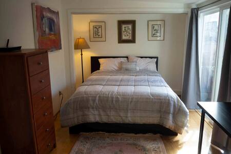 Cozy Berkeley Bungalow with Quiet Patio