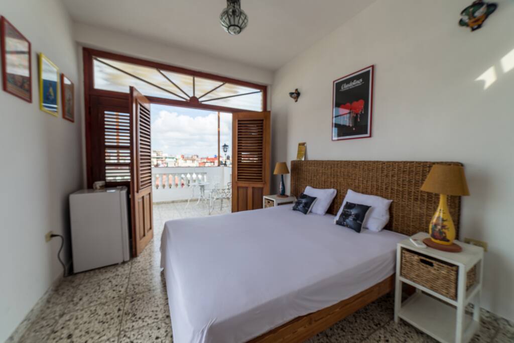 Habitación y terraza